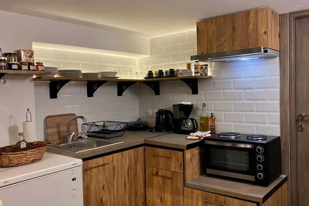 Στούντιο Στο Κέντρο Της Πόλης. Apartment Volos Bagian luar foto